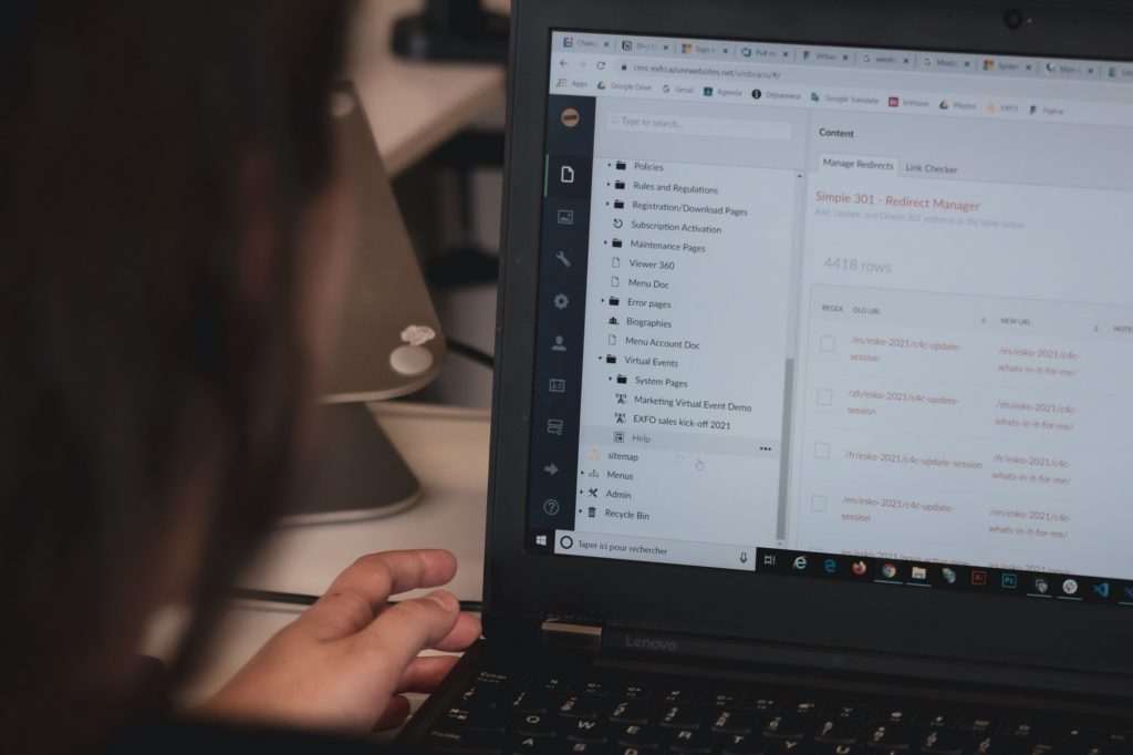 Tiêu đề là một nội dung đáng chú ý khi viết email bằng tiếng Anh (nguồn: Unsplash).